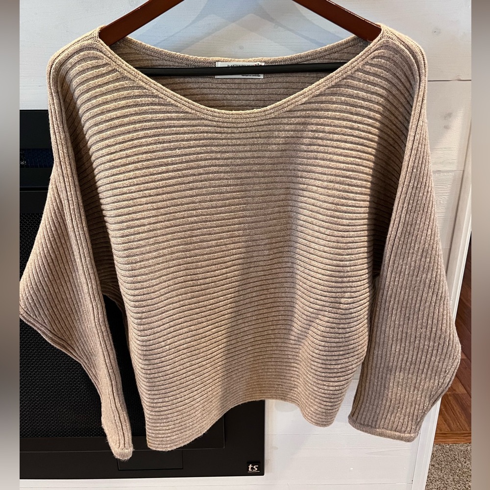 Anthropology sweater Taupe size Small NWT
